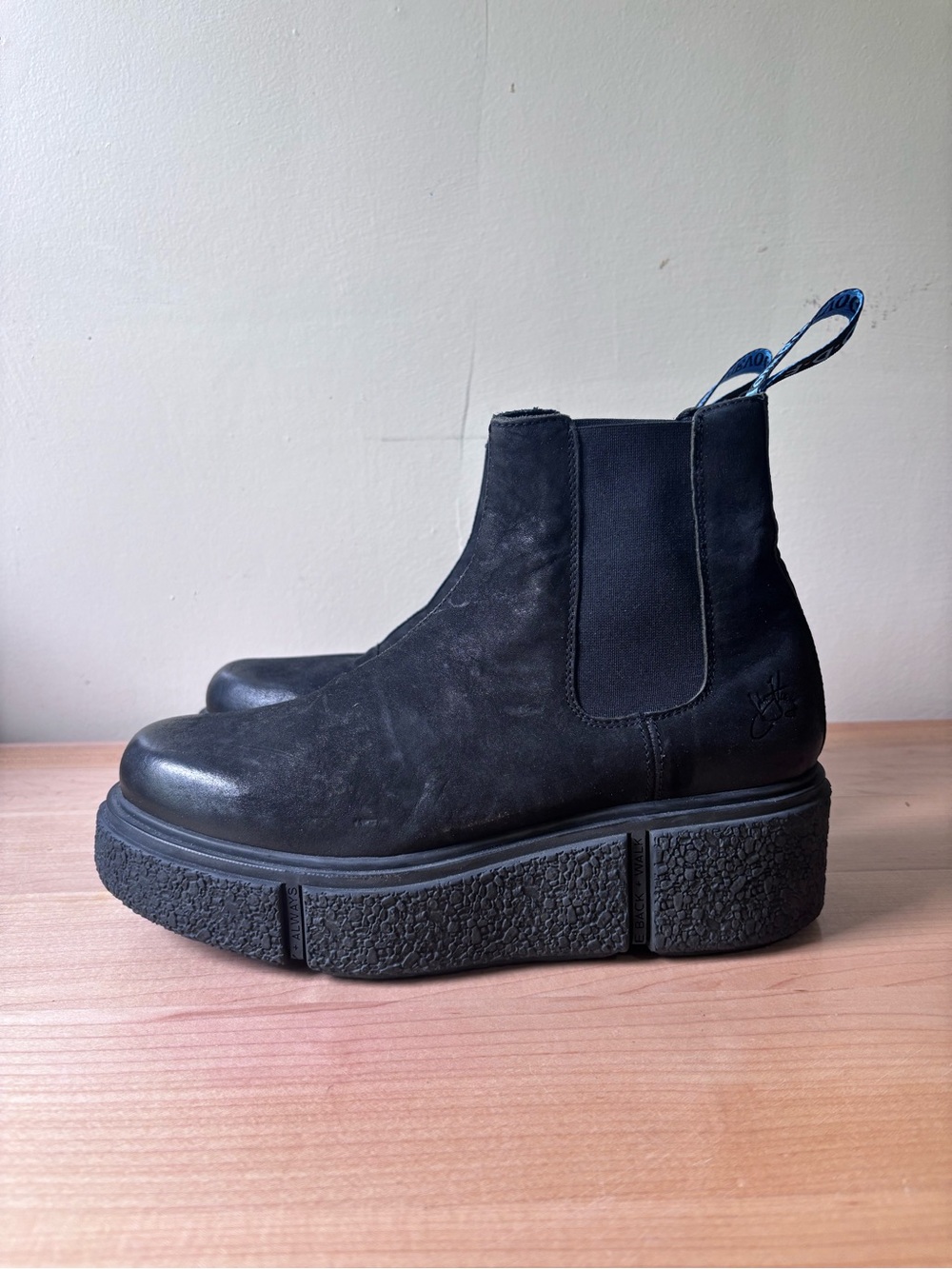 John Fluevog PICCOLOMINI Black Chelsea Boot with Teal Logo Pull Tab size 10